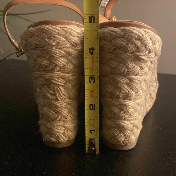 Jessica Simpson Giani tan leather wedge espadrille heel gold buckle size 9.5 - Picture 5 of 12
